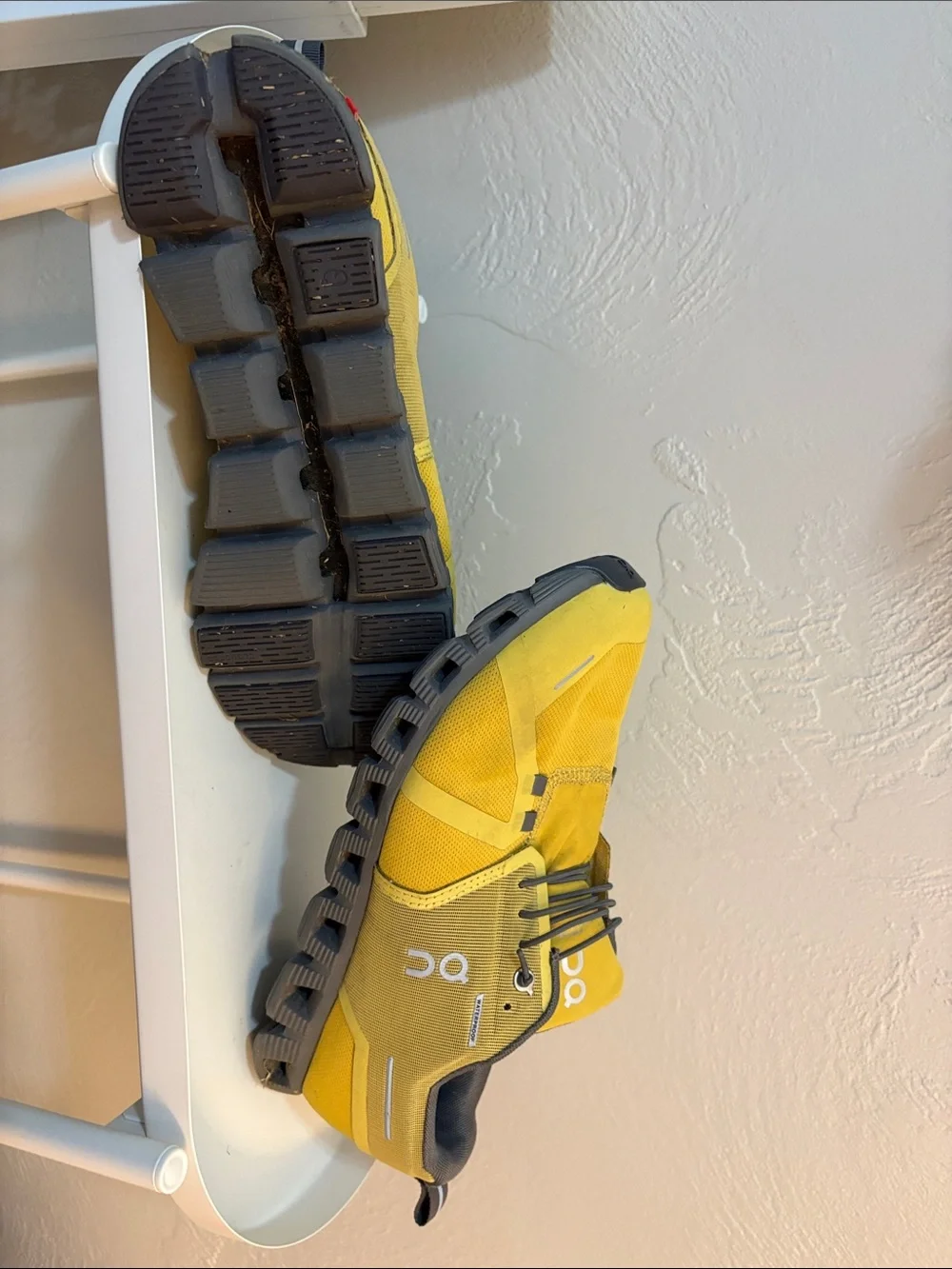 On Running Men’s Yellow and Gray Cloud Athletic Shoes